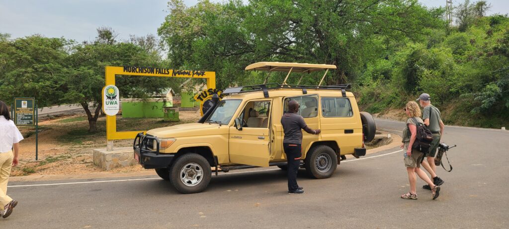 Land-cruiser-5-seater-for-hire-in-Uganda