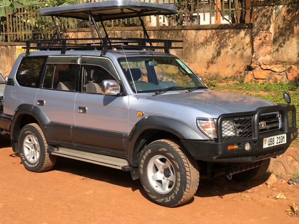 Land-cruiser-with-Pop-up-Roof